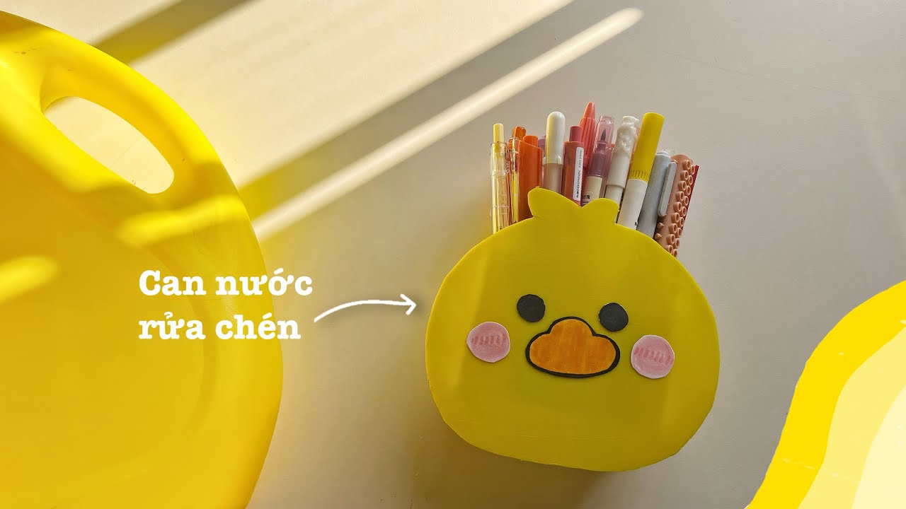 Biến can nước rửa chén thành lọ đựng bút siêu xinh